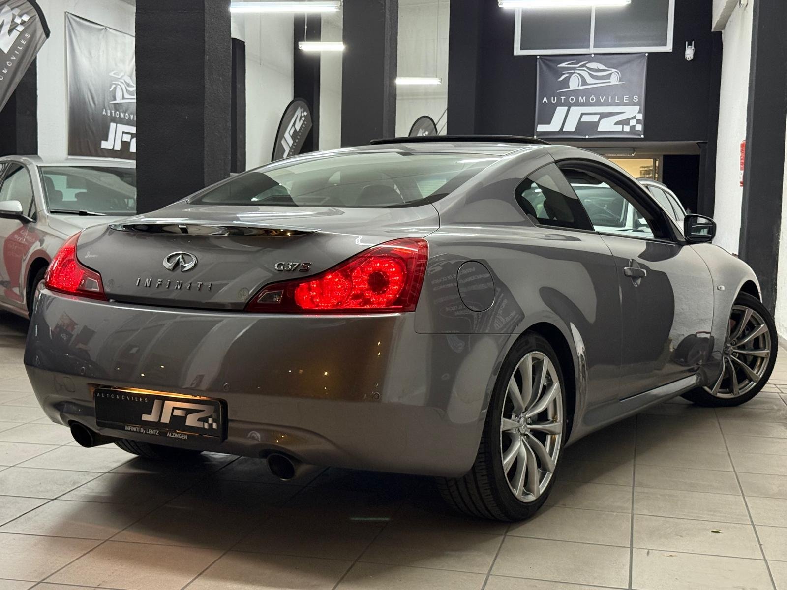 INFINITI G37 3.7