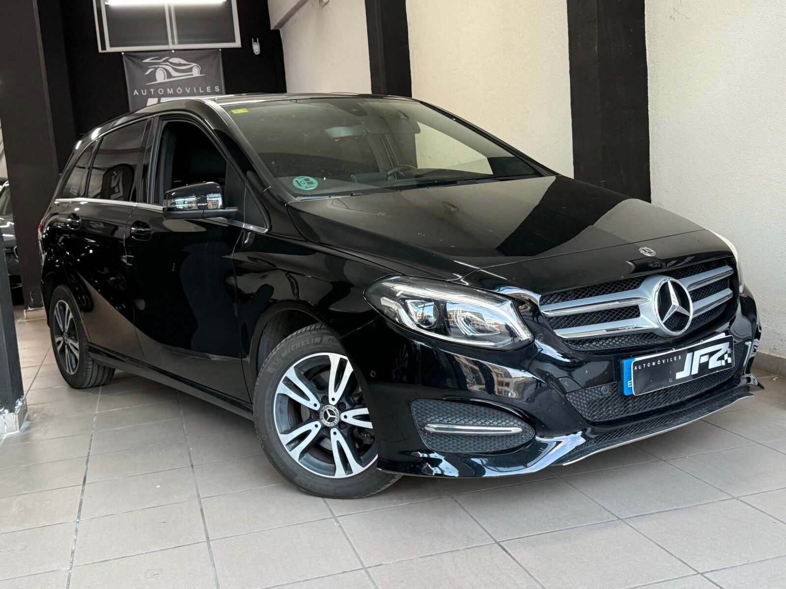 MERCEDES-BENZ 200d