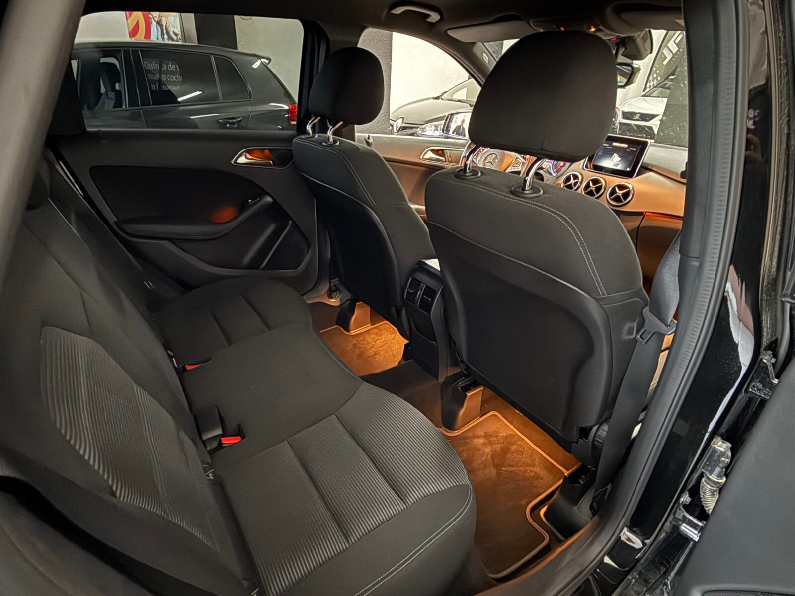 MERCEDES-BENZ 200d