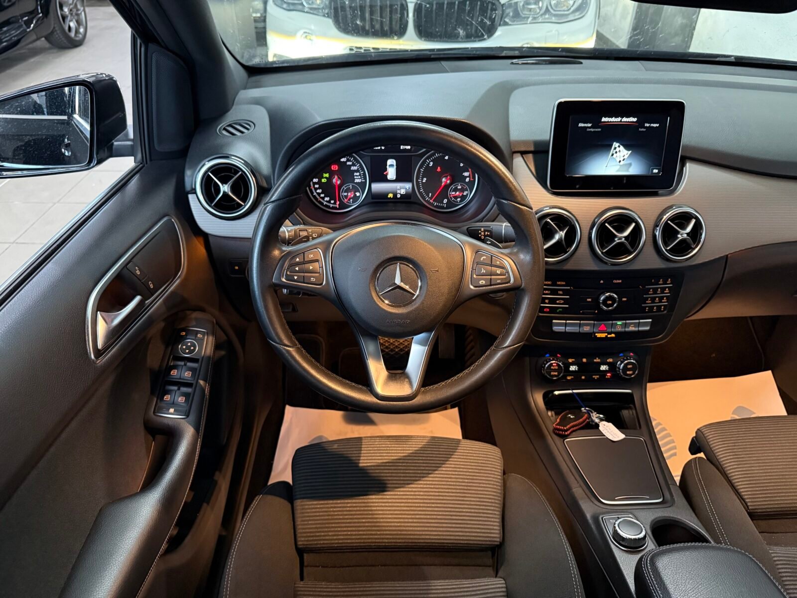 MERCEDES-BENZ 200d