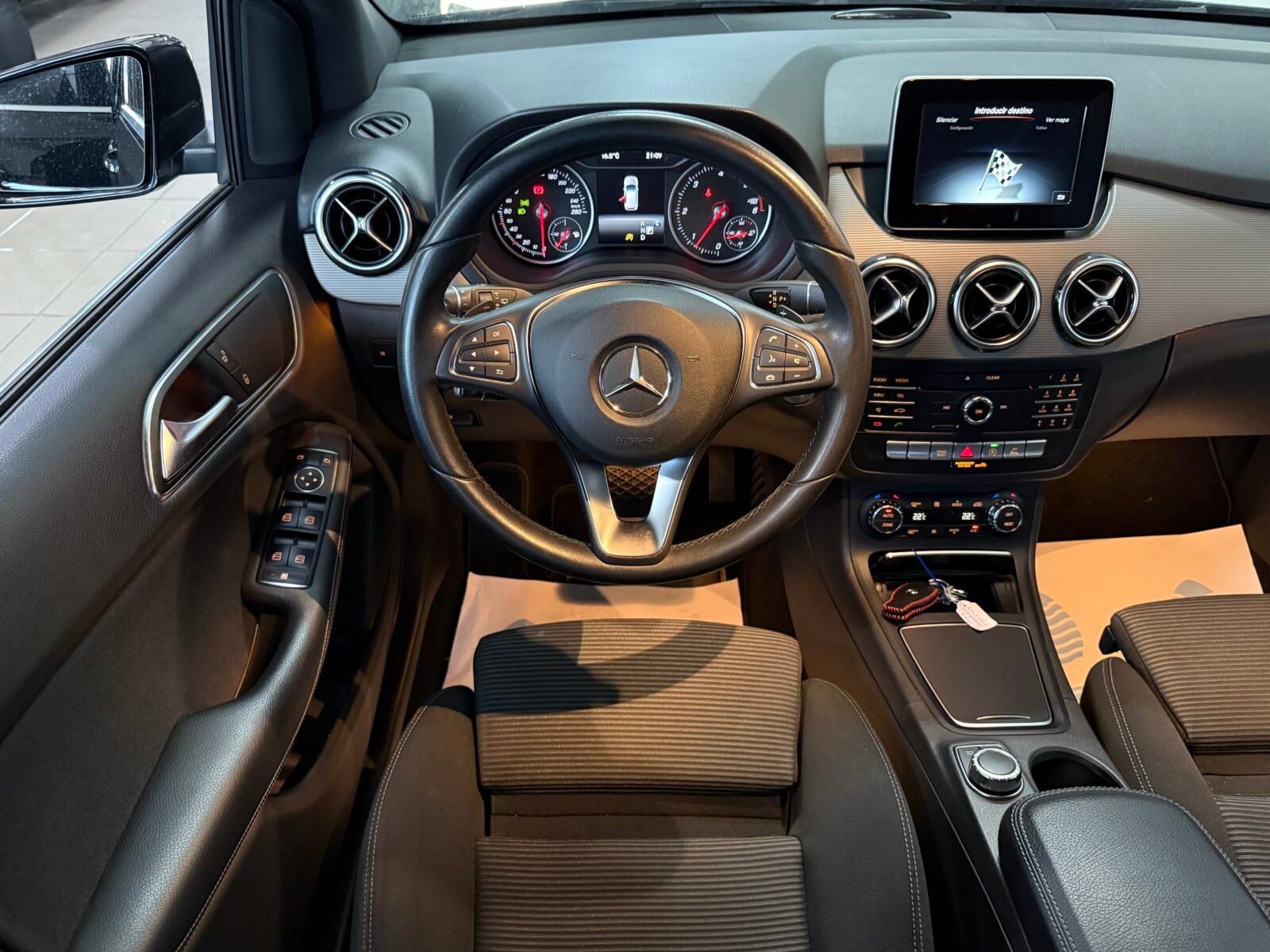 MERCEDES-BENZ 200d