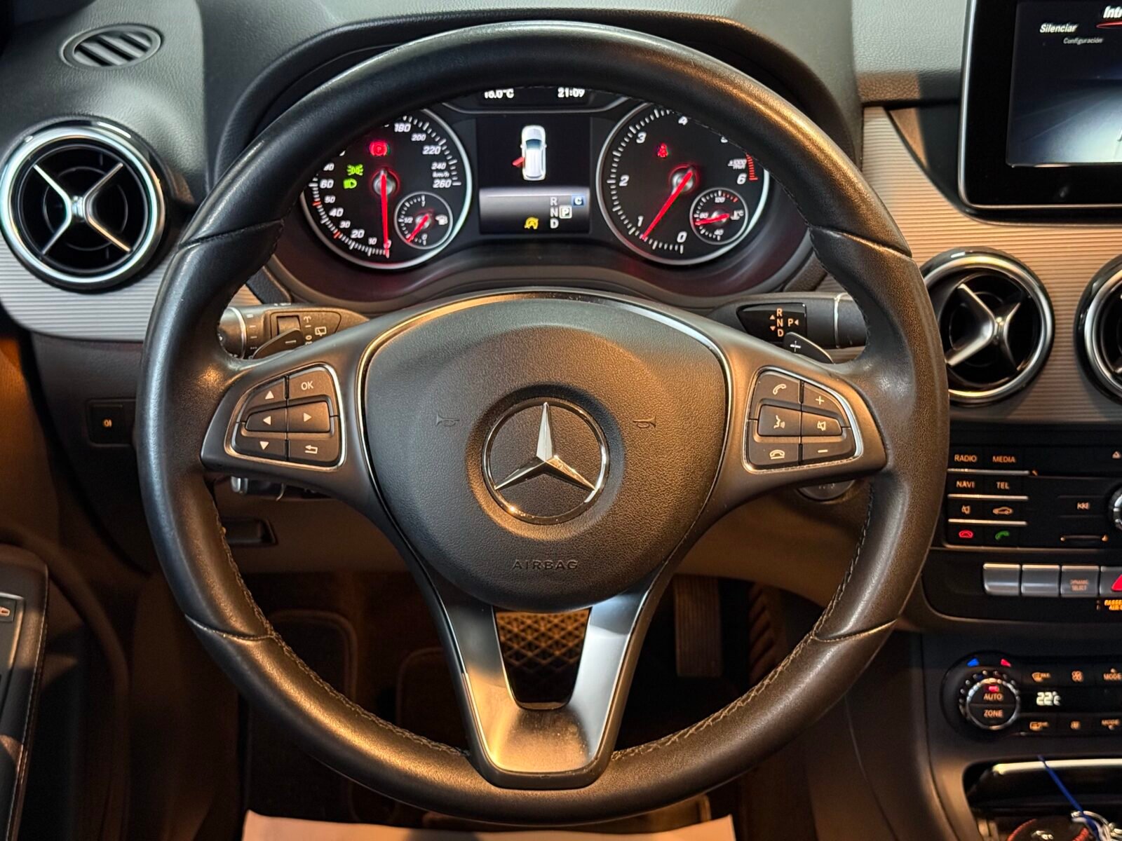 MERCEDES-BENZ 200d