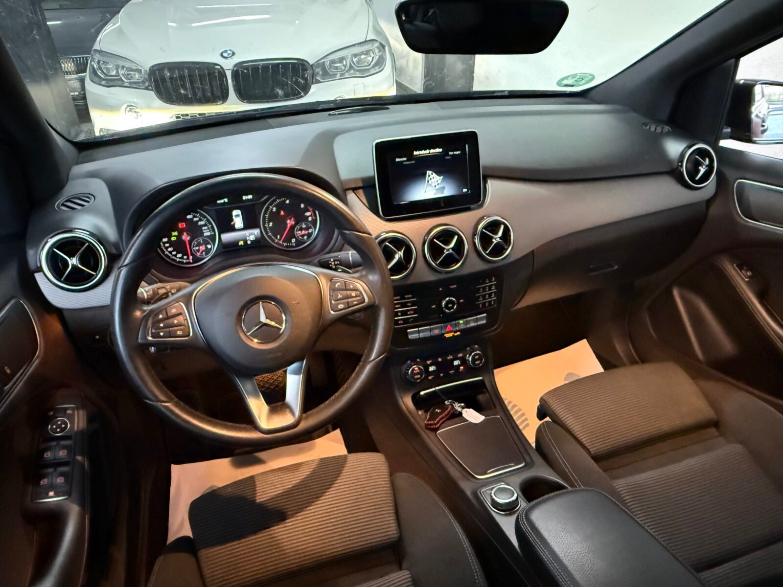 MERCEDES-BENZ 200d