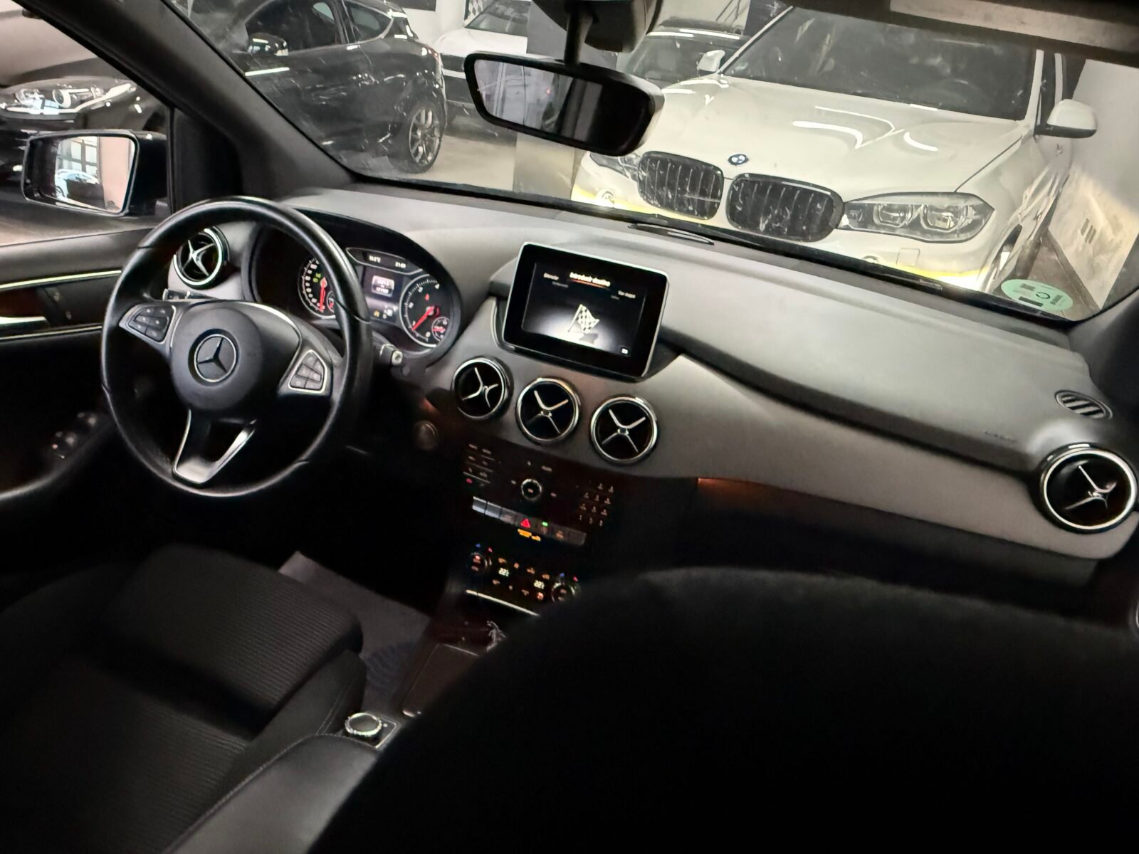MERCEDES-BENZ 200d
