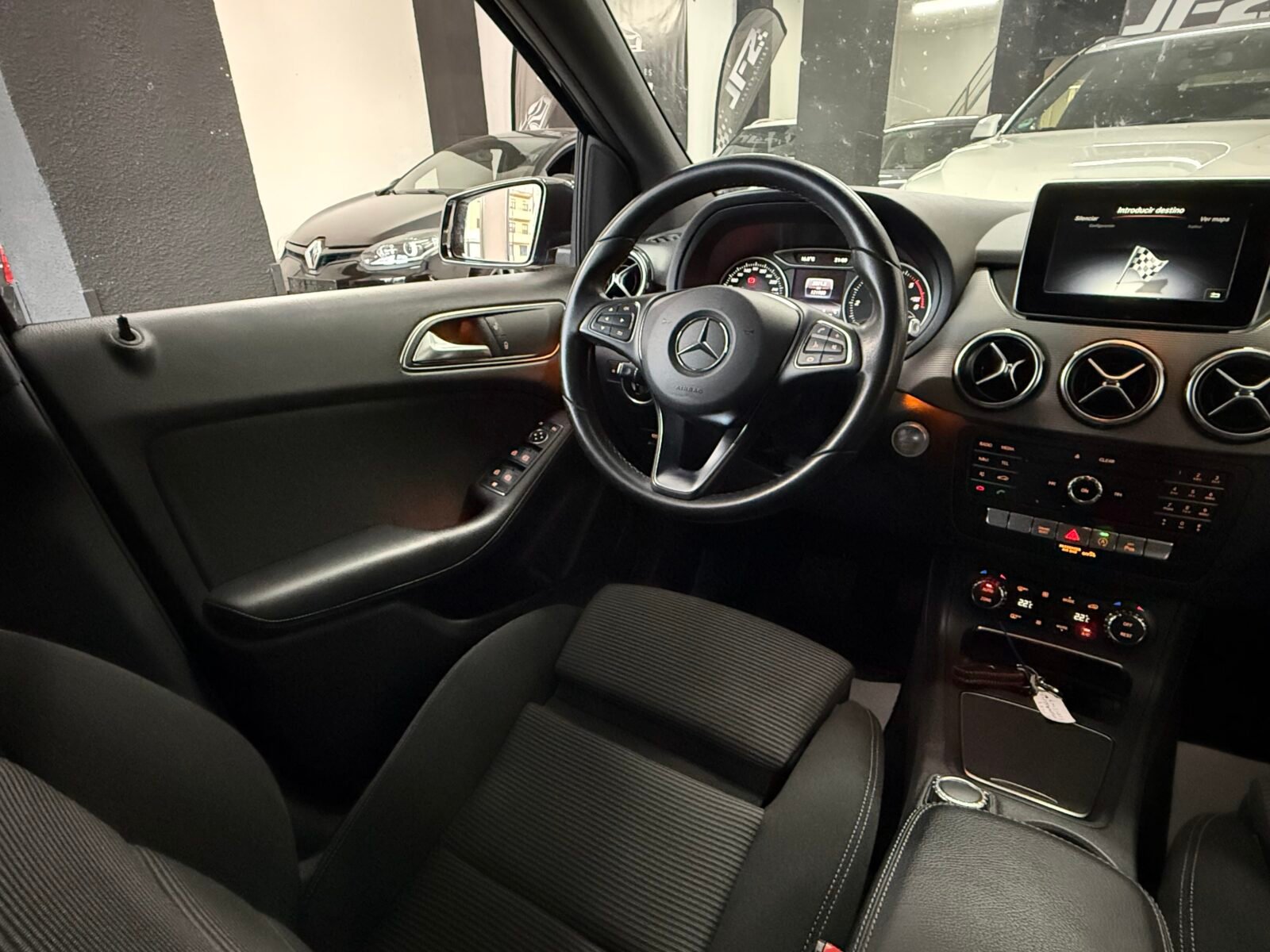 MERCEDES-BENZ 200d