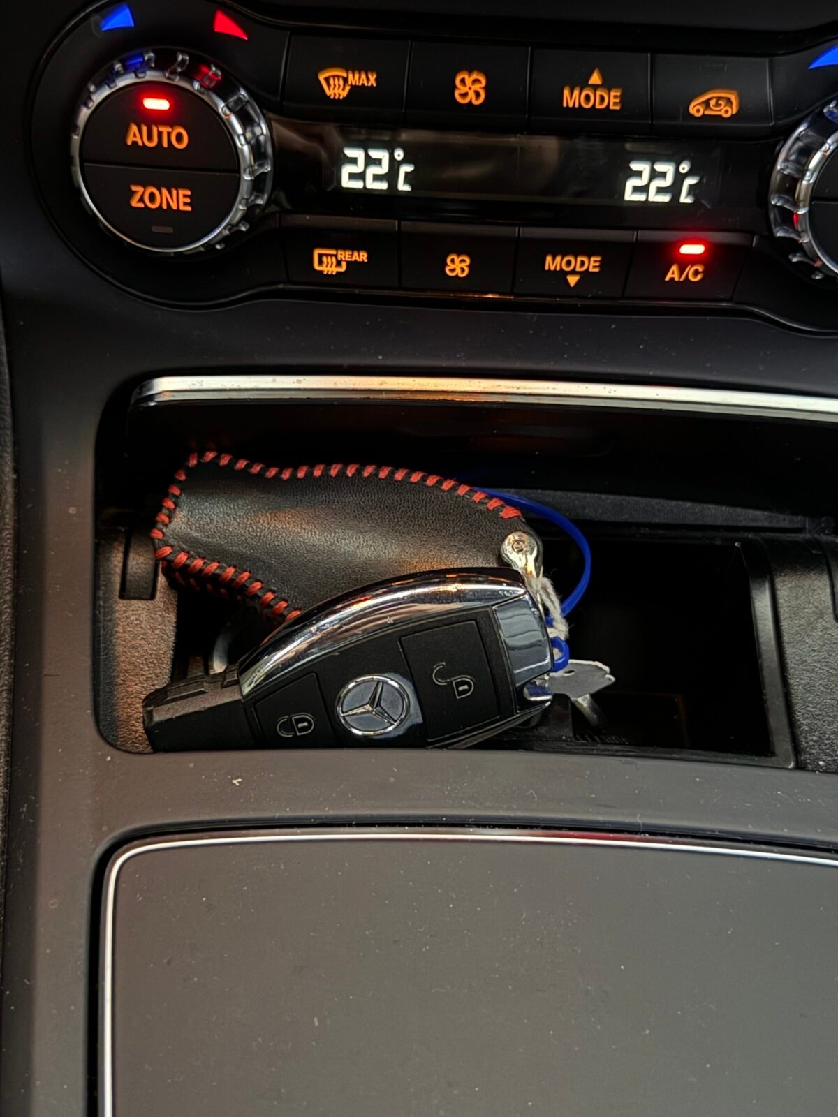MERCEDES-BENZ 200d